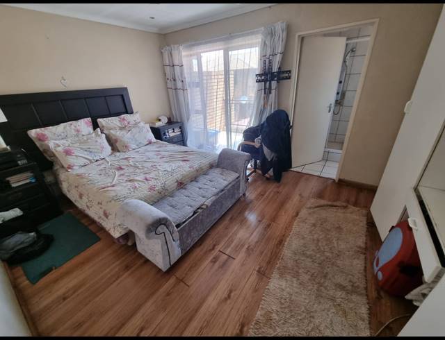 2 BEDROOM APARTMENT FOR SALE IN FLORENTIA